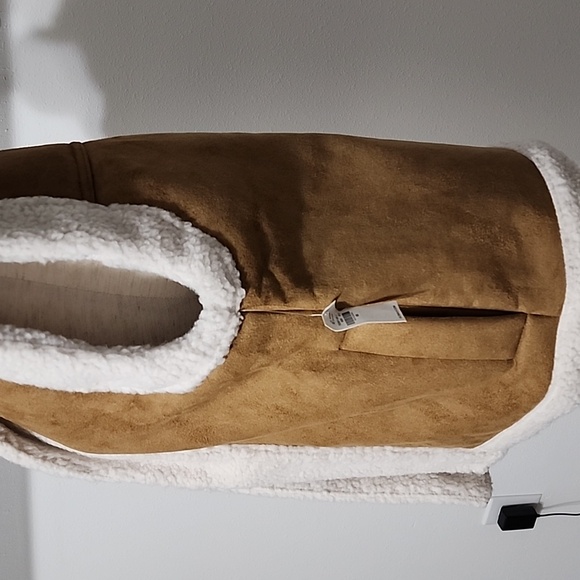 Faux Suede SHERPA LINED WOMEN'S VEST - Picture 7 of 11